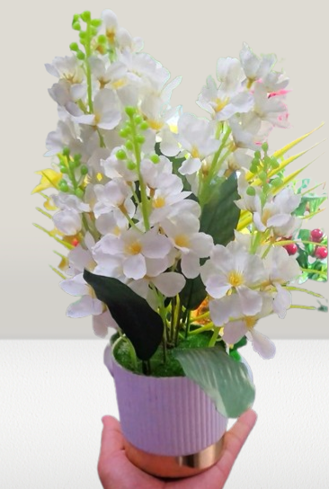 Flower showpiece white